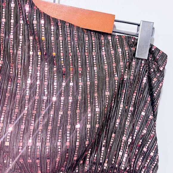 LOVERS + FRIENDS – Golden Sequin One-Shoulder Jumpsuit | Glam Party Look | 6 * - Picture 9 of 11